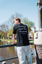 Zwart Be Yourself T-Shirt van Modern Motive met minimalistische heren streetwear stijl