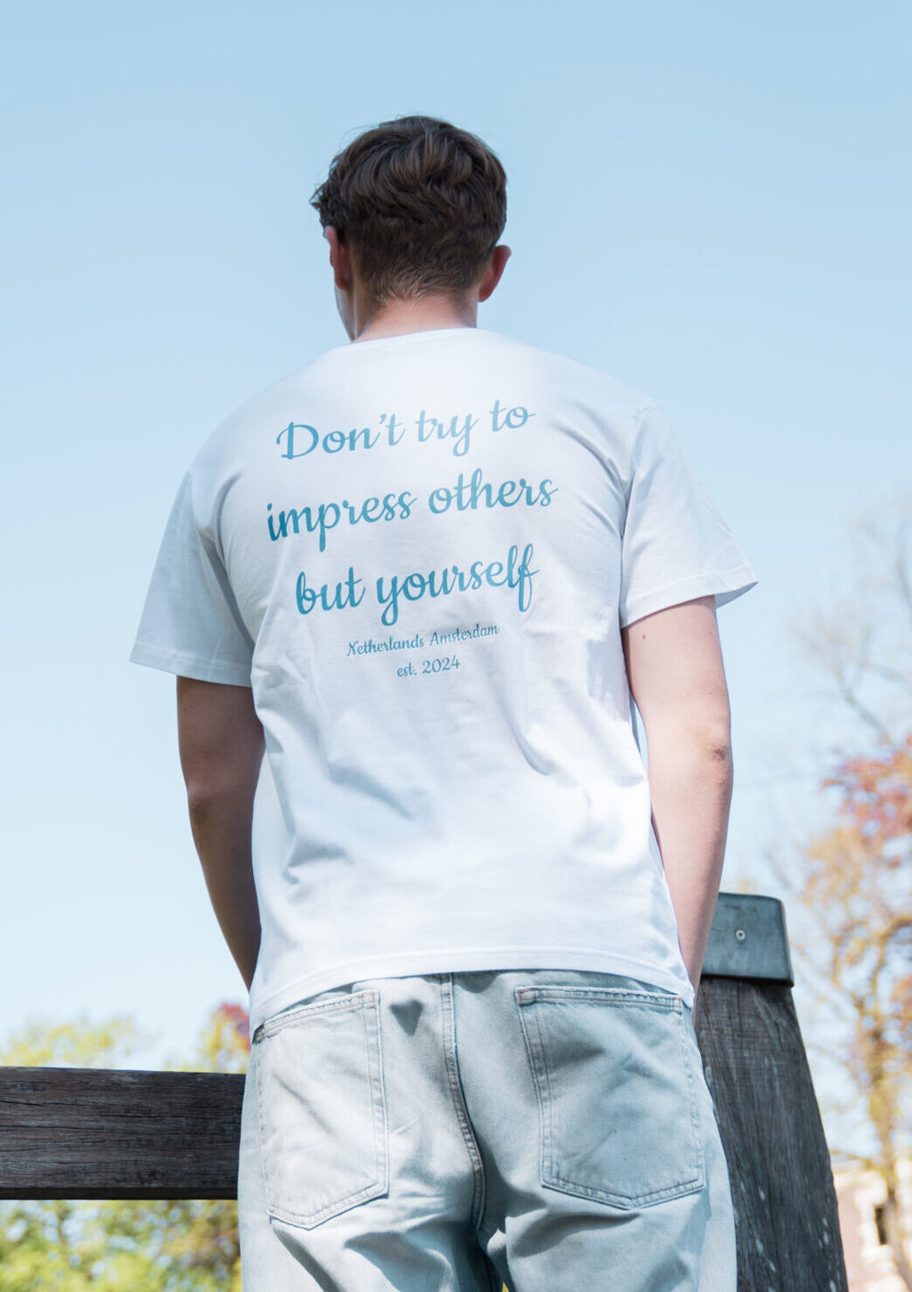 Wit Be Yourself T-Shirt van Modern Motive met minimalistische streetwear uitstraling