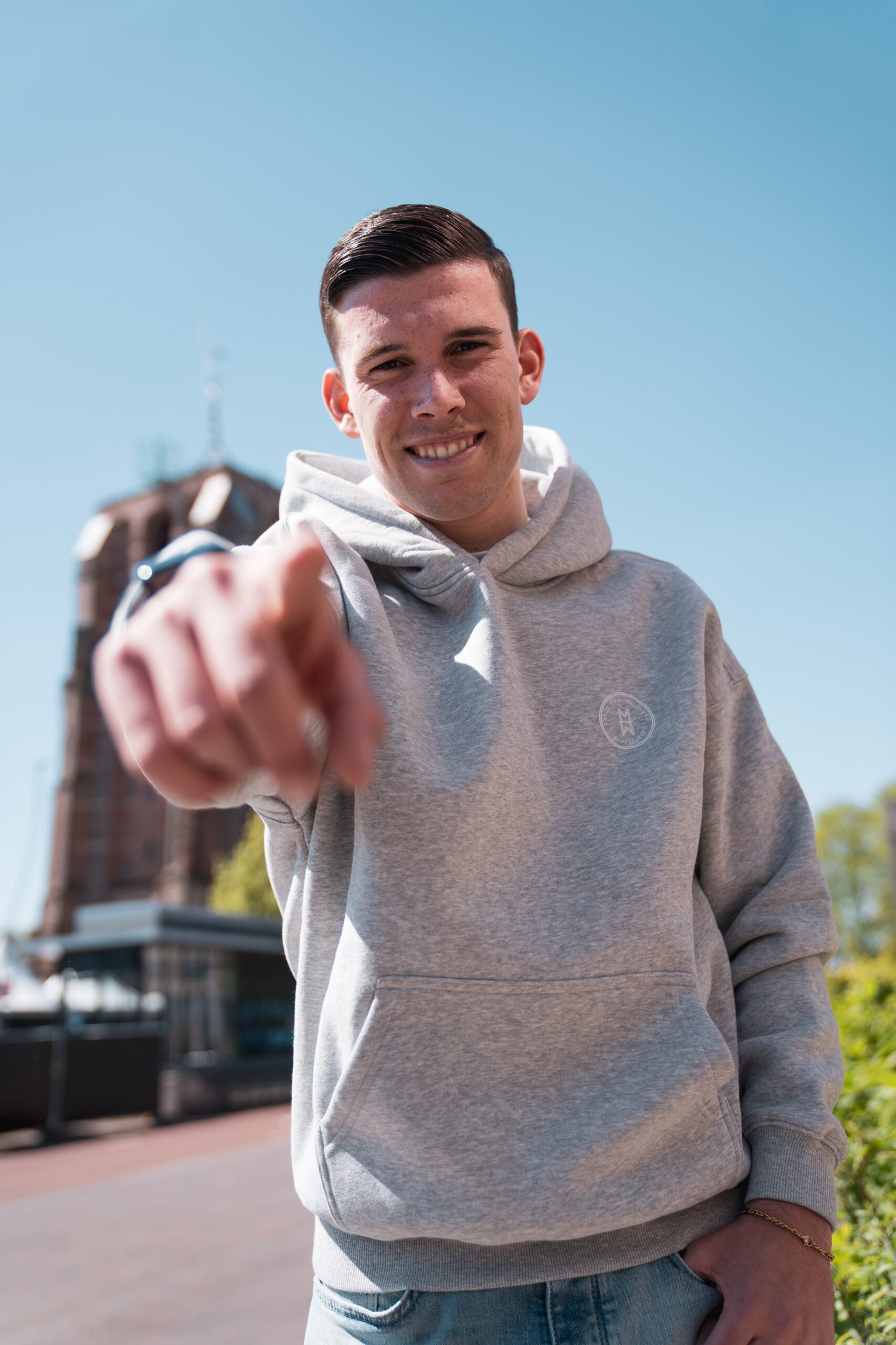 Lichtgrijze Be Yourself Hoodie van Modern Motive met comfortabele pasvorm