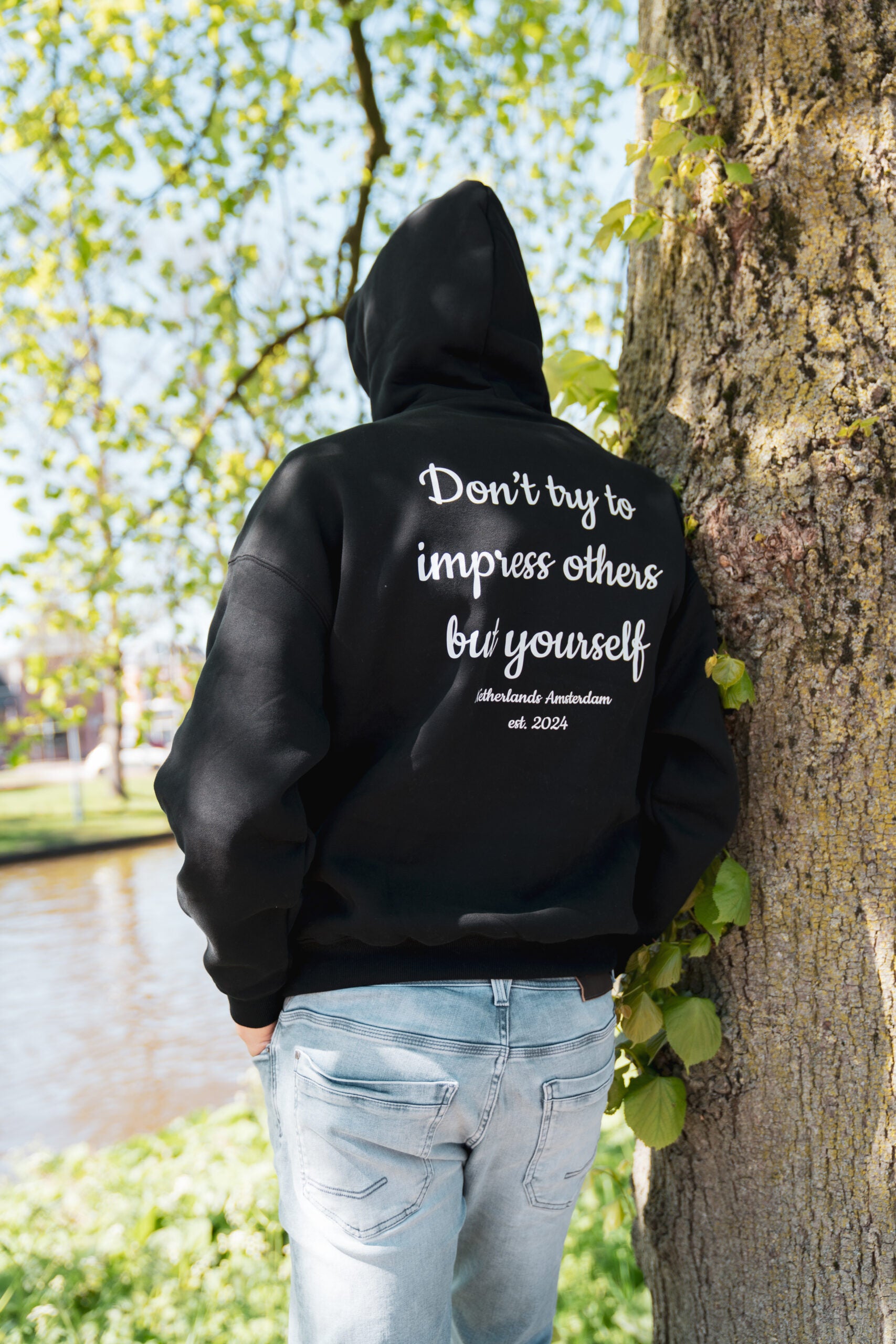 Zwarte Be Yourself Hoodie van Modern Motive met minimalistisch design voor heren